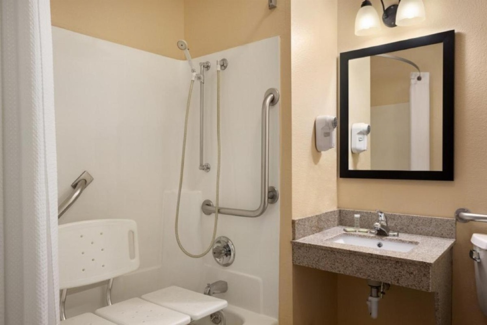 Room image 4